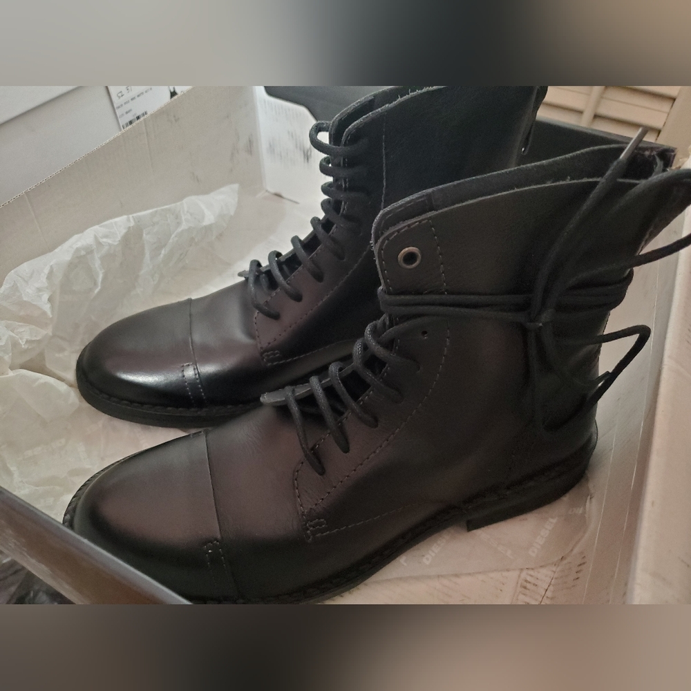 NIB Diesel boots